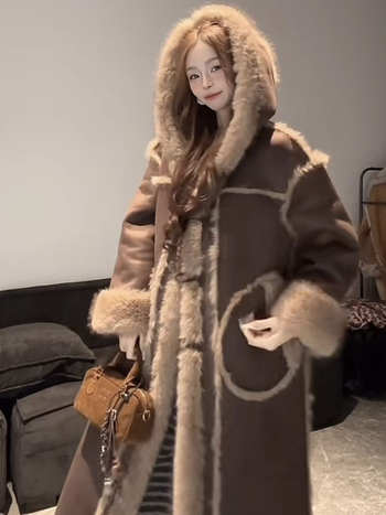 Ženski dugi kaput s kapuljačom od Cordury, s ugrađenom krznom; debeli vanjski sloj; krzno kunić ≤30%; druga vlakna