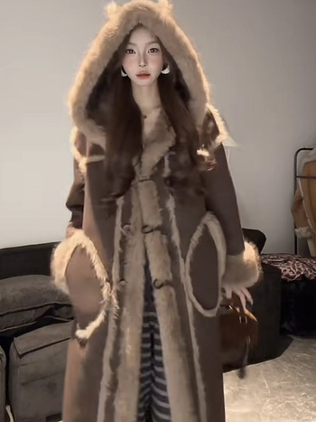 Ženski dugi kaput s kapuljačom od Cordury, s ugrađenom krznom; debeli vanjski sloj; krzno kunić ≤30%; druga vlakna