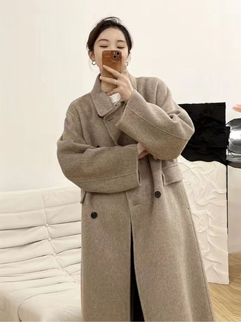 Ženski vuneni kaput s Tencelom, ovratnik doll collar, dvostruko kopčanje, slobodan kroj, srednja duljina (65–80 cm)