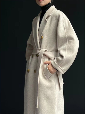 Ženski kaput od vune i kašmira, širokog kroja, srednje duljine, dvostruko kopčanje, ručno šiveno