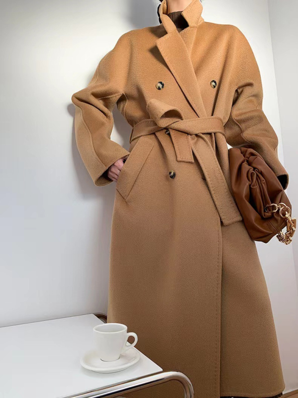 Ženski kaput od vune i kašmira, širokog kroja, srednje duljine, dvostruko kopčanje, ručno šiveno