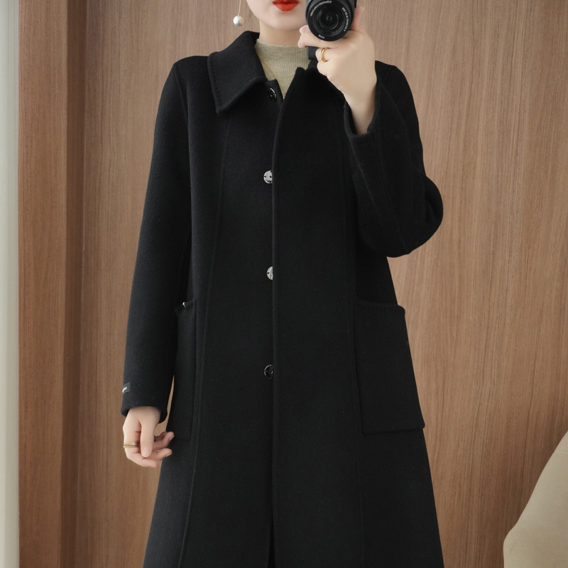 Ženski dvostruki vuneni kaput s kašmirom (>95%), lagan kroj, produžena duljina iznad 100 cm, ovratnik lutke, zatvaranje na dva gumba