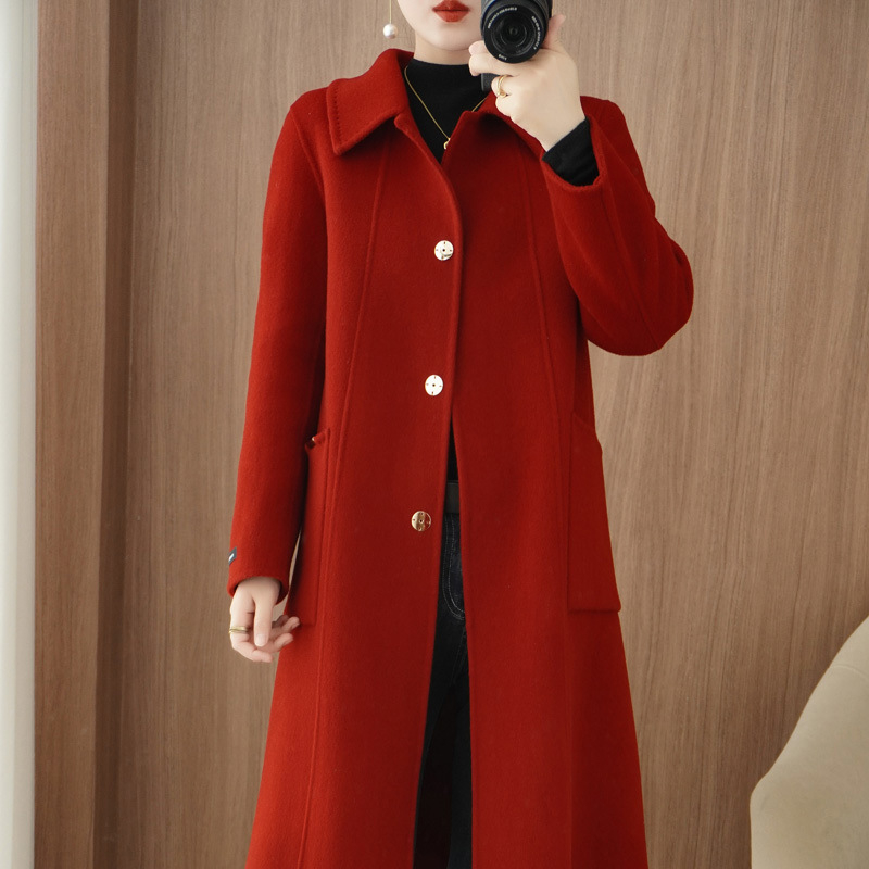 Ženski dvostruki vuneni kaput s kašmirom (>95%), lagan kroj, produžena duljina iznad 100 cm, ovratnik lutke, zatvaranje na dva gumba