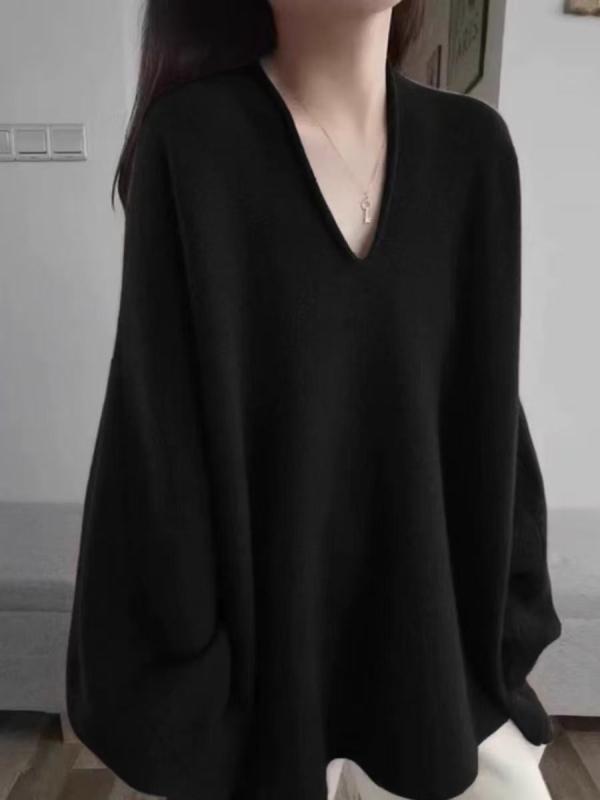 Svetrov z vlny s V-krkom, voľný strih, dlhé rukávy, stredná dĺžka