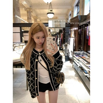 Houndstooth pletený cardigan s pozlátenou sponou, zmes bavlny-kašmíru, hrubý úplet, okrúhly výstrih, dlhé rukávy, bežná dĺžka, jar a jeseň