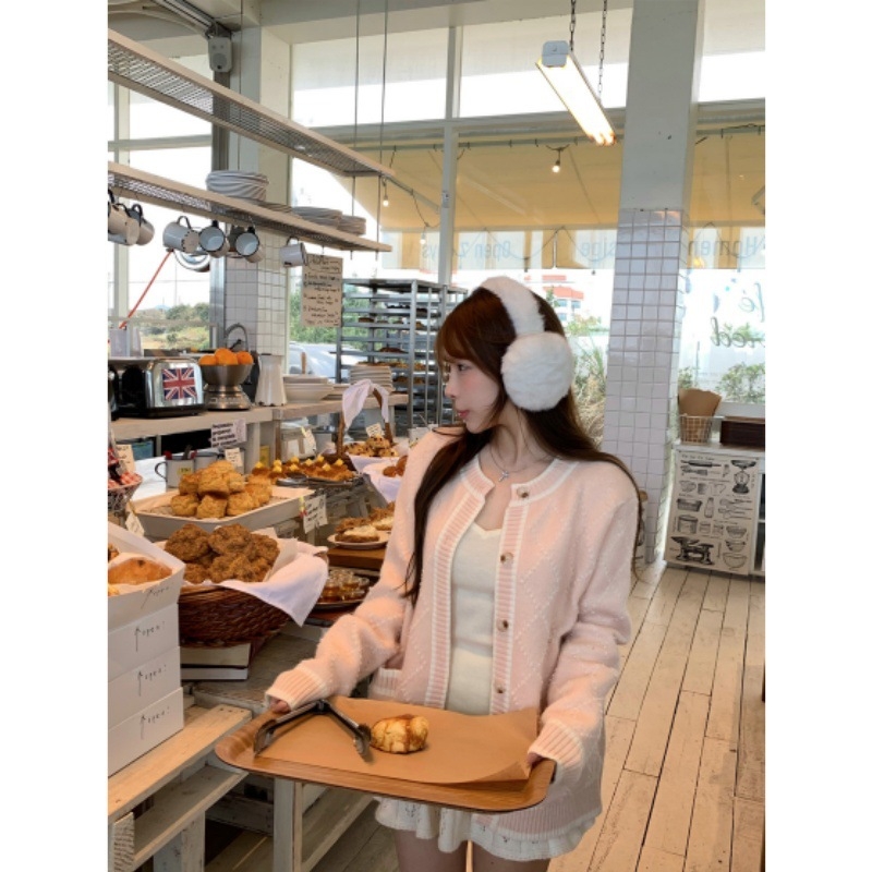 Houndstooth pletený cardigan s pozlátenou sponou, zmes bavlny-kašmíru, hrubý úplet, okrúhly výstrih, dlhé rukávy, bežná dĺžka, jar a jeseň