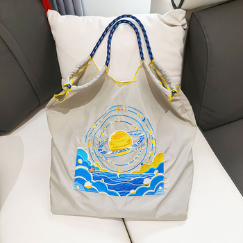 Krosbody torba od najlona s japanskim stilom izšivanjem, otvoreni vrh, velika kapaciteta