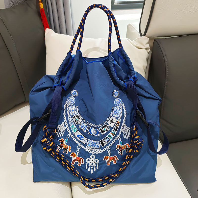 Krosbody torba od najlona s japanskim stilom izšivanjem, otvoreni vrh, velika kapaciteta