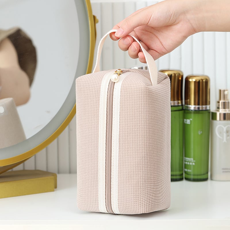 Make-up torbica Corduroy, kapacitet 20–35 L, prijenosna sa zipom, skrivena džep, mekana ručka, ugravirana tekstura, vanjski 3D