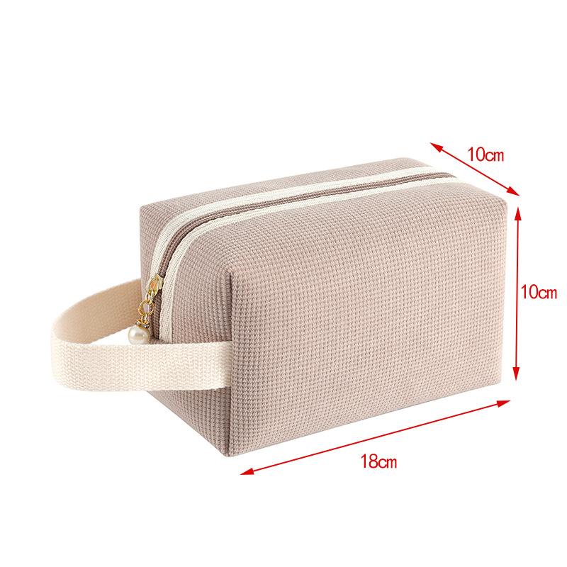 Make-up torbica Corduroy, kapacitet 20–35 L, prijenosna sa zipom, skrivena džep, mekana ručka, ugravirana tekstura, vanjski 3D