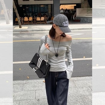 Pleteni pulover s šikim ovratnikom i otvorenim ramenima, dugi rukavi, viskozno vlakno, jednobojni uzorak, jesen 2024