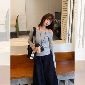 Pleteni pulover s šikim ovratnikom i otvorenim ramenima, dugi rukavi, viskozno vlakno, jednobojni uzorak, jesen 2024