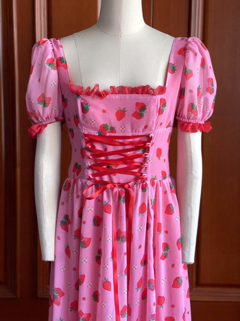 Dugačka haljina s uzorkom jagode, Ice Silk tkanina, stil princeze, nabori kratki rukavi, struk srednji, vila suknja