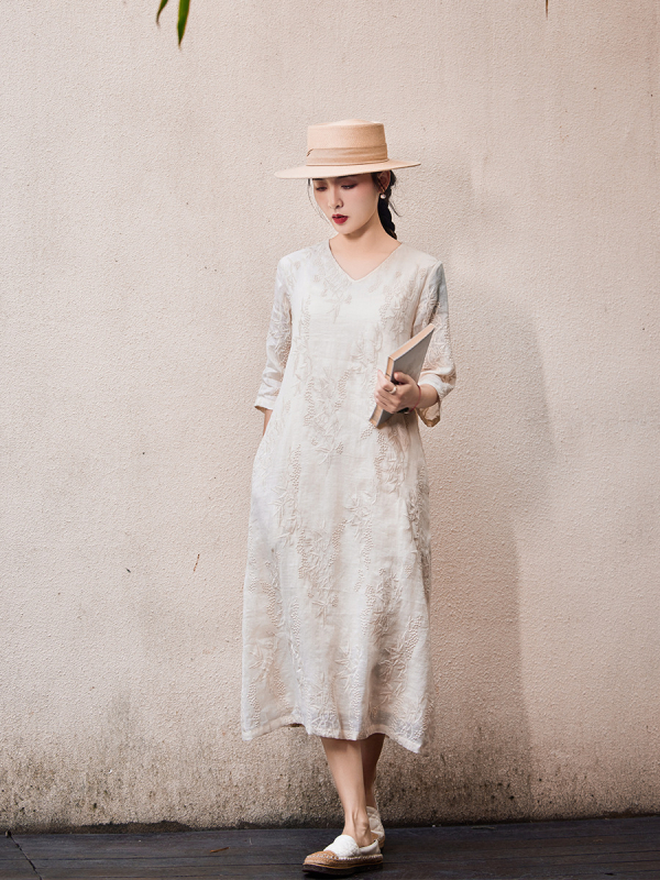 Rochie A-line din Ramie cu broderie florală, decolteu în V, mâneci 3/4