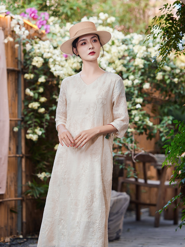 Rochie A-line din Ramie cu broderie florală, decolteu în V, mâneci 3/4