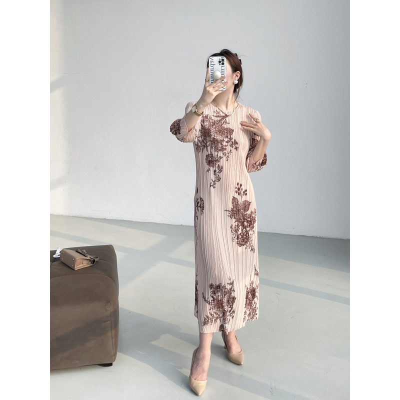 Poliészter ruha virágmintás, kerek nyakú, hosszú ujjú, középmagas derekú, midi hosszúságú