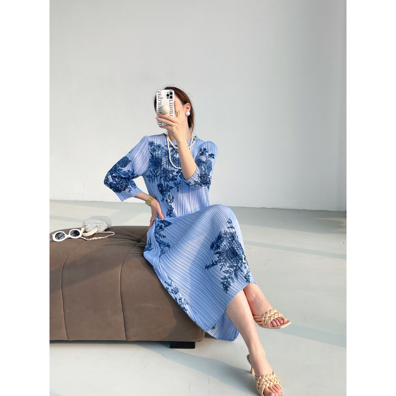 Poliészter ruha virágmintás, kerek nyakú, hosszú ujjú, középmagas derekú, midi hosszúságú