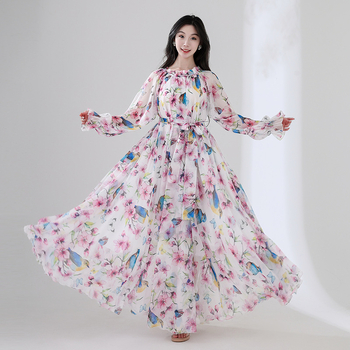 Tencel anyagú hosszú ruha virágos mintával, kerek nyakú, hosszú ujjú, lazán szabott derék