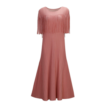 Rochie: lungă, plisată, cu decolteu halter, talie înaltă, fermoar, poliester