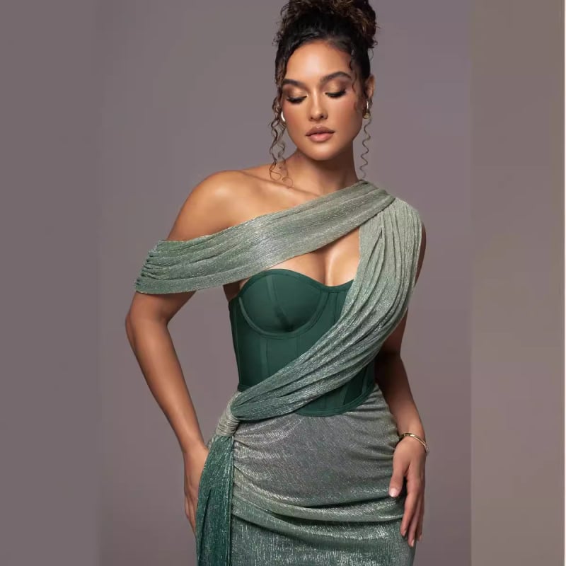 kellya Pánt nélküli kötött maxi ruha, elülső hasítás és varrási részlet, 80-90% poliészter