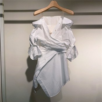 Rochie plisată, talie înaltă, siluetă în formă de A, panouri patchwork, țesătură din poliester.