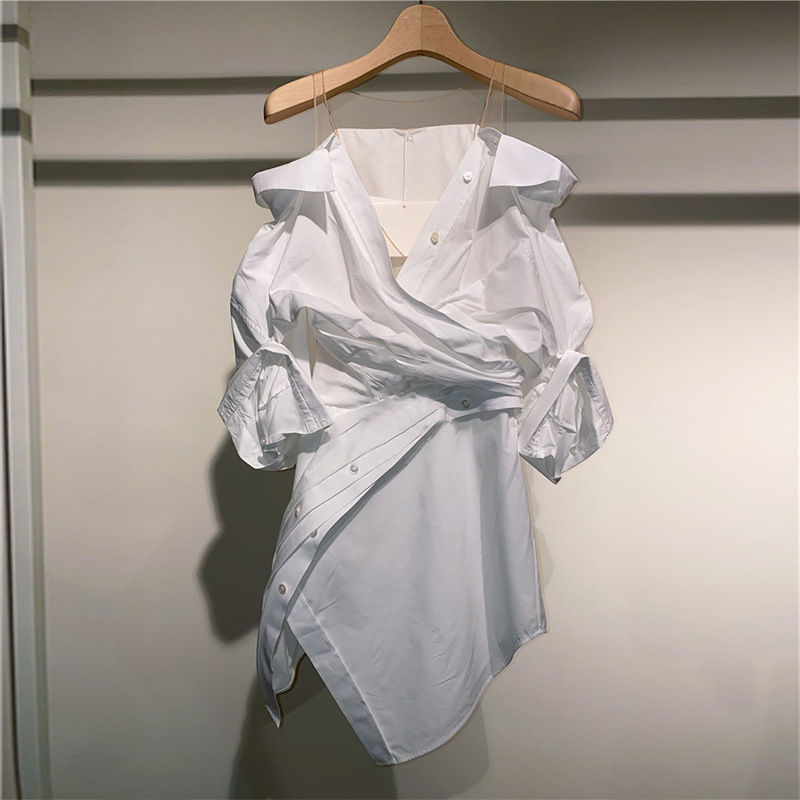 Rochie plisată, talie înaltă, siluetă în formă de A, panouri patchwork, țesătură din poliester.