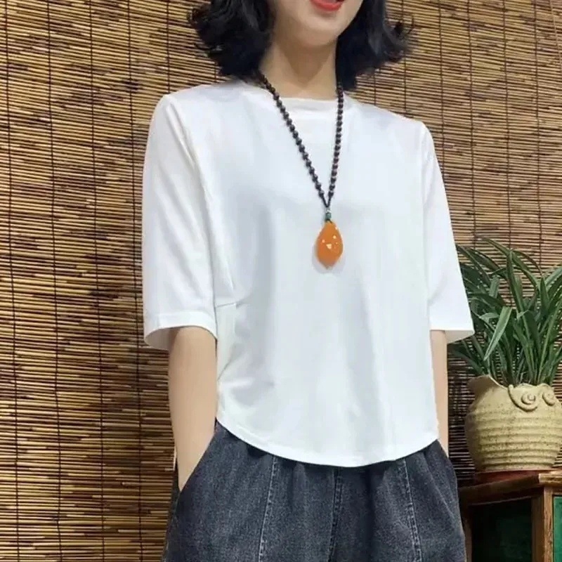 Plus veličine top s patchwork detaljima i nepravilnim rubom, 3/4 rukava, ljetni top