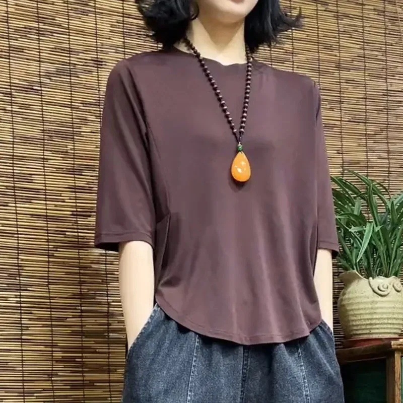 Plus veličine top s patchwork detaljima i nepravilnim rubom, 3/4 rukava, ljetni top