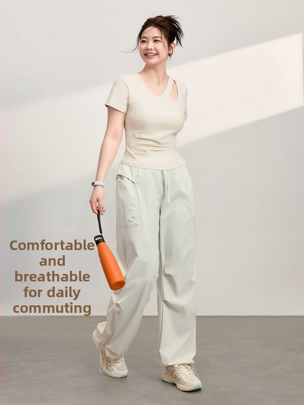 Tricou din poliester, conținut 80-90% poliester, mâneci scurte, guler rotund, stil dulce