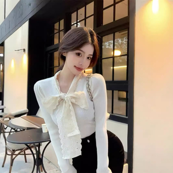 Пуловер от вискоза, дълги ръкави, кръгло деколте, еднотонен модел, къса дължина