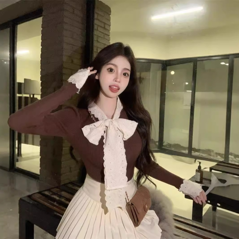 Пуловер от вискоза, дълги ръкави, кръгло деколте, еднотонен модел, къса дължина