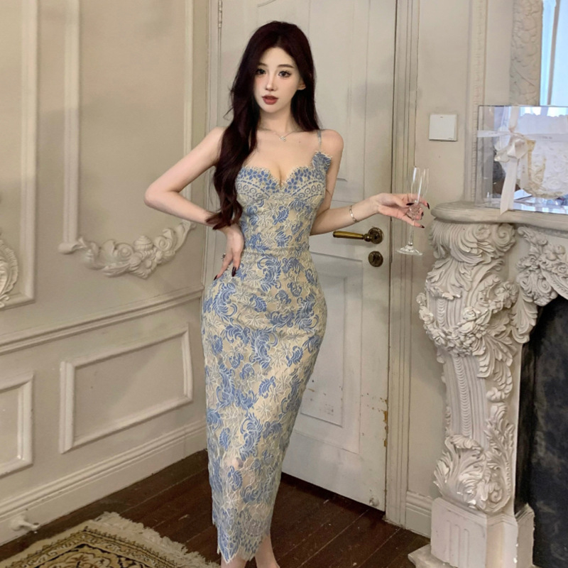 V-nyakú ujjatlan hosszú ruha, magas derekú, kollázs mintával, rugalmas poliészter