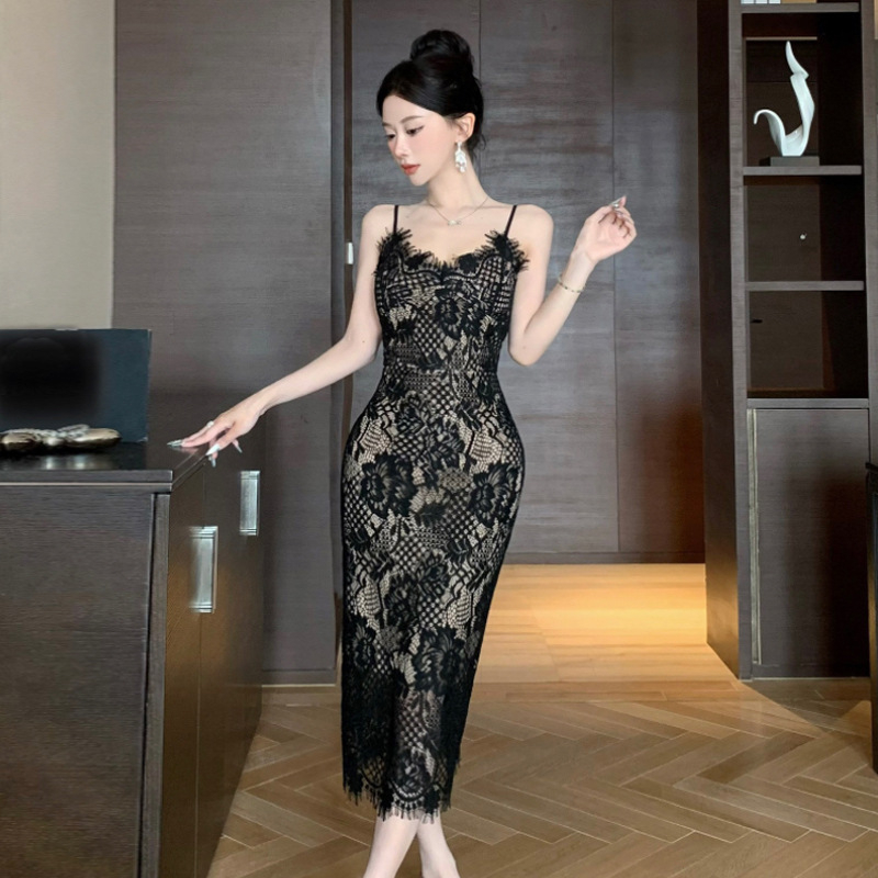 V-nyakú ujjatlan hosszú ruha, magas derekú, kollázs mintával, rugalmas poliészter