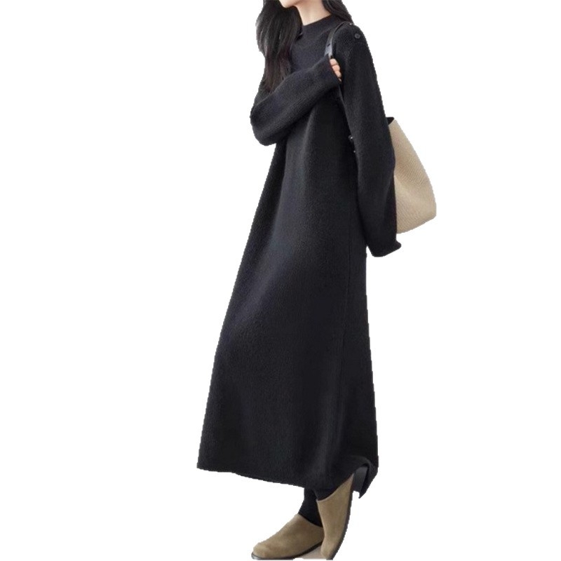 Kötött ruha egyenes szabásban, hosszú, egyszínű, hosszú ujjú, anyag poliészter-nylon keverék (50–70% poliészter, 30–50% nylon)