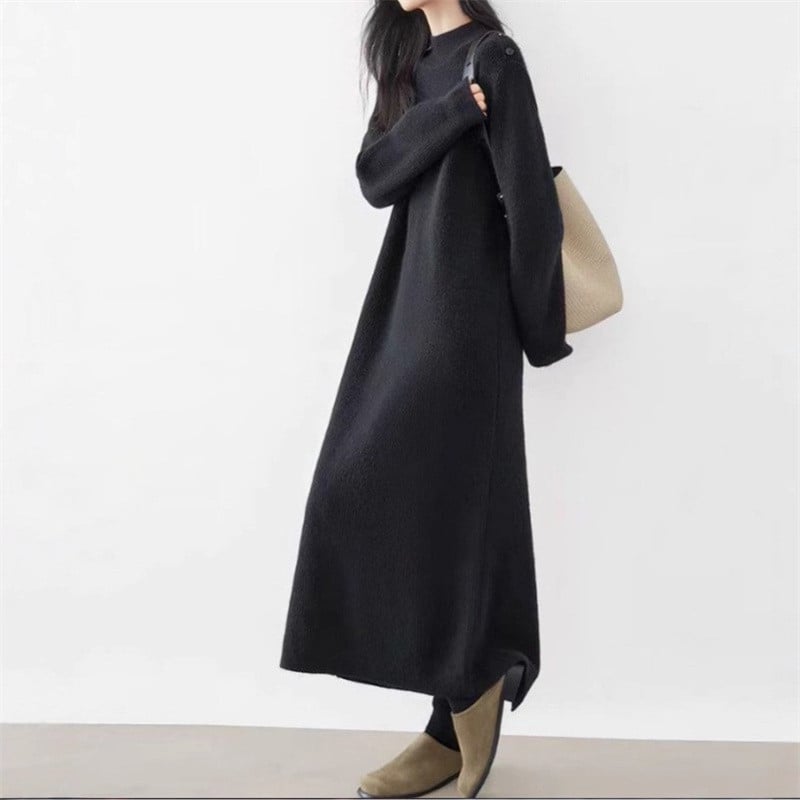 Kötött ruha egyenes szabásban, hosszú, egyszínű, hosszú ujjú, anyag poliészter-nylon keverék (50–70% poliészter, 30–50% nylon)