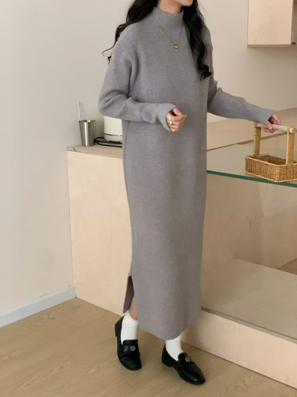 Ženska pletena haljina s polu-visokom ovratnikom, slobodan struk, dugi rukavi, duga ravna suknja, jednobojna, elegantan stil; tkanina: pletena; sastav: 50-70% akril, 30-50% poliester
