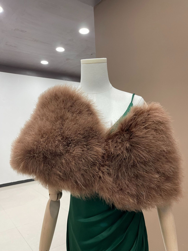 Ženski krzneni šal, zimski dodatak za vjenčanicu, produženi elegantni model, monokromatski uzorak (Krzno; Zima; Produženi; Monokromatski uzorak)