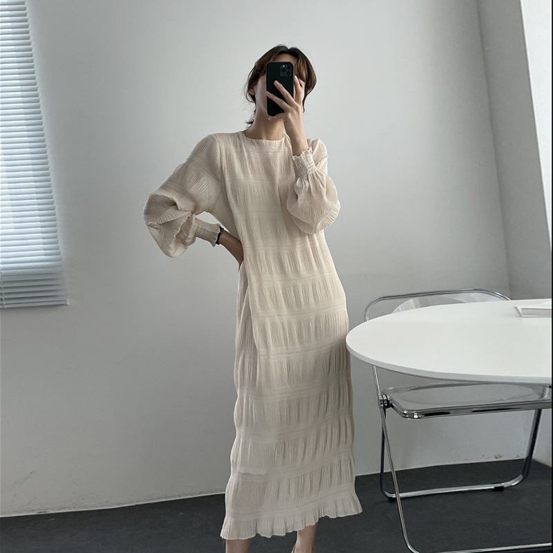 Chiffon pliszírozott A-vonalú midi ruha, kerek nyakú, hosszú ujjú, pulóver-stílus, tussah selyem és poliészter keverék
