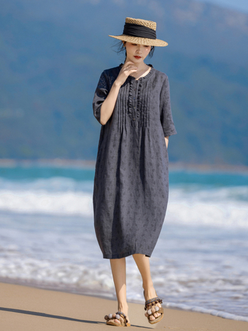 Lenből készült virágos ruha retró mintával, kerek nyak, akkordeon plisé, 3/4 hosszú ujjak, A-vonalú szabás