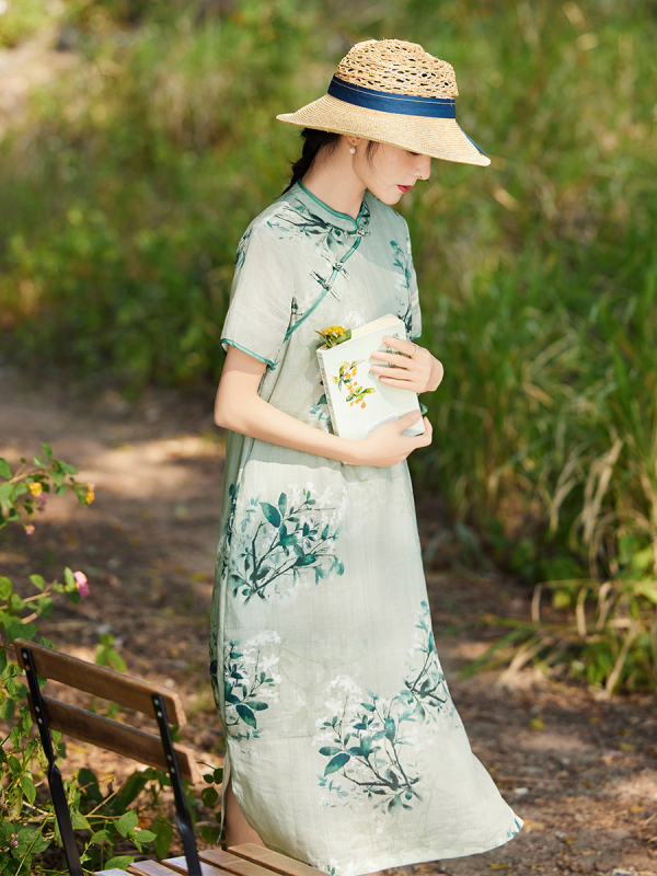 Ramie ruha növény- és virágmintával, 95% ramie, rövid ujjú, hosszú szoknya, háromgombos zárás