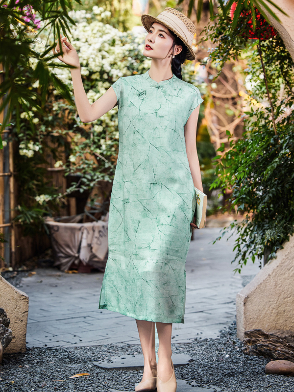 Cheongsam ruha ramie anyagból (>95%), Celadon minta, álló gallér három gombbal, kar nélküli, midi hosszúságú