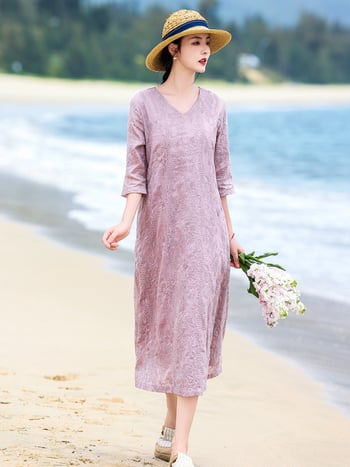 Ramie anyagból készült hímzett V-nyakú ruha, középtávú A-vonalú sziluettel, 7/4 ujjak