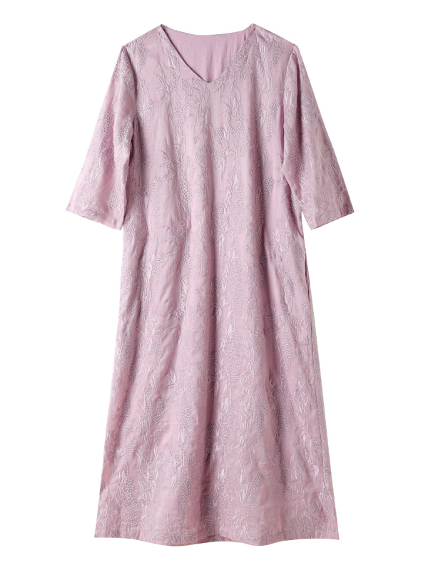 Ramie anyagból készült hímzett V-nyakú ruha, középtávú A-vonalú sziluettel, 7/4 ujjak