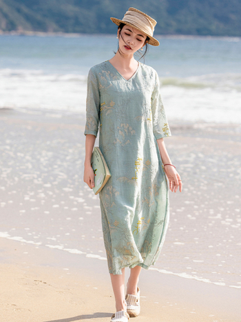 Φόρεμα από ραμί με κέντημα σχέδιο pavilion-τοπίο, V-λαιμός, σιλουέτα Α-γραμμής