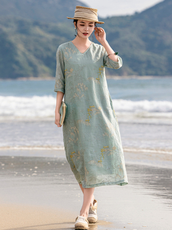 Φόρεμα από ραμί με κέντημα σχέδιο pavilion-τοπίο, V-λαιμός, σιλουέτα Α-γραμμής