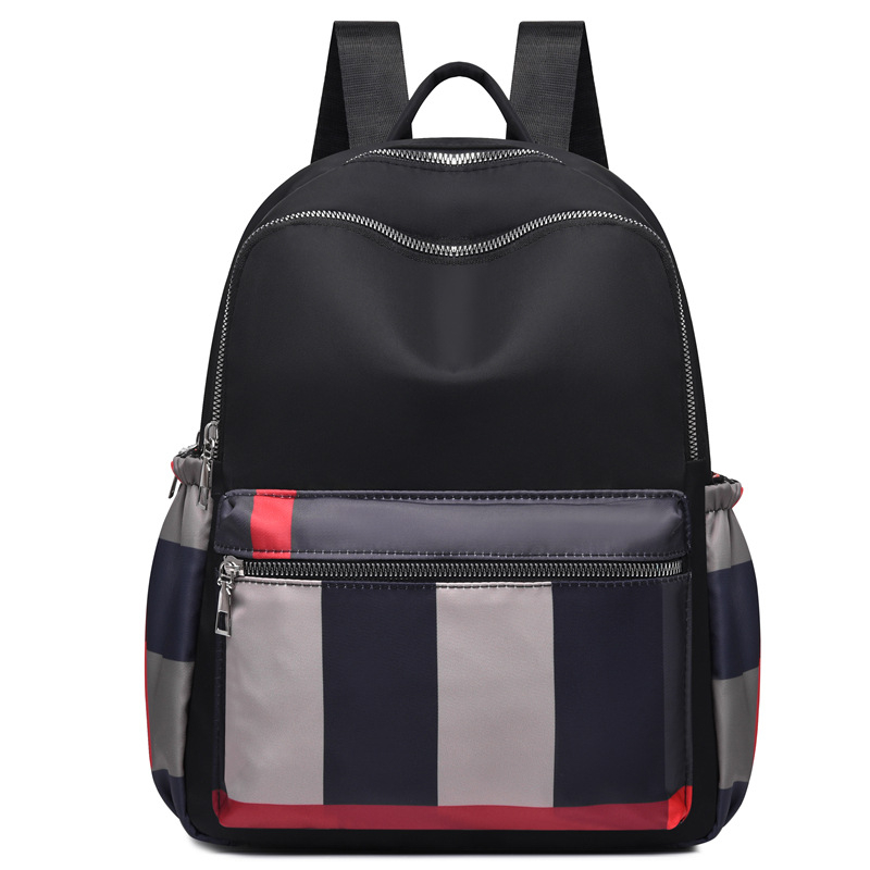 Γυναικείο σακίδιο με φλοράλ μοτίβο σε εθνοτικό στυλ, από Oxford ύφασμα, κάθετο τετράγωνο σχήμα, κλείσιμο με φερμουάρ, επένδυση από πολυεστέρα, Άνοιξη 2025.