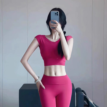 Sieviešu jogas tops bez piedurknēm ar atvērtu muguru un fiksētu krūšu atbalstu - ātri žūstošs materiāls, 75% neilons, 25% spandex; šaurs griezums; vidukļa garums