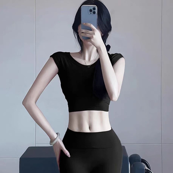 Sieviešu jogas tops bez piedurknēm ar atvērtu muguru un fiksētu krūšu atbalstu - ātri žūstošs materiāls, 75% neilons, 25% spandex; šaurs griezums; vidukļa garums