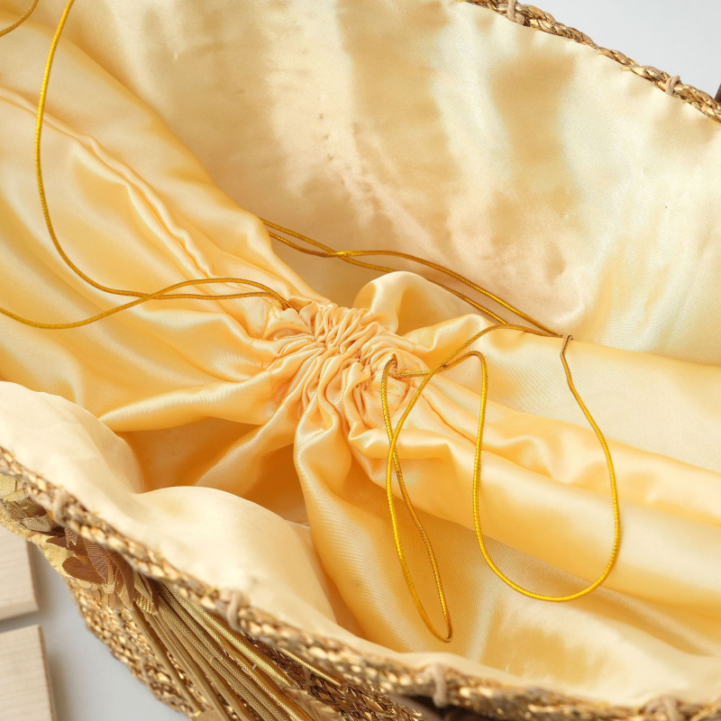 Torba od slame, pletena - gradski minimalistički stil, zatvaranje šnuralom, poliester podstava, uspravni pravokutni oblik