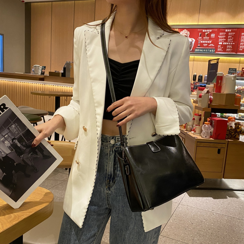 Geantă crossbody din piele naturală pentru femei, piele cu luciu cerat uleios, capacitate mare, formă pătrată orizontală, închidere cu fermoar